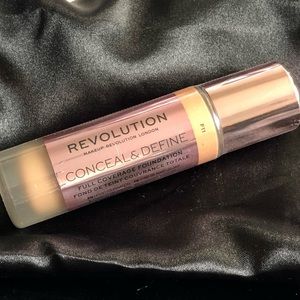 Revolution Conceal & Define Foundation F11